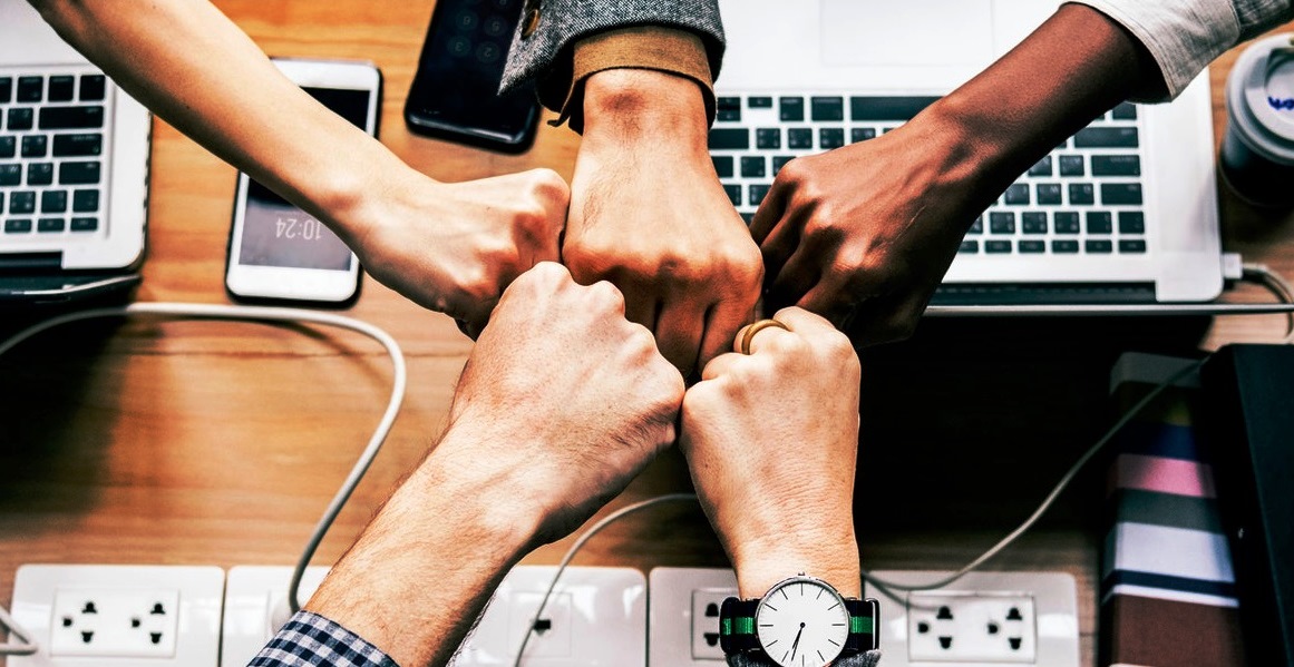 Ketahui 6 Cara Mudah Membangun Teamwork yang Kuat dan Solid