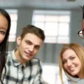 Cara Mengoptimalkan Portofolio Mahasiswa dengan Keterampilan Presentasi Berbahasa Inggris dari EF EFEKTA English for Adults
