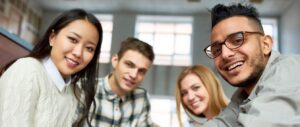 Cara Mengoptimalkan Portofolio Mahasiswa dengan Keterampilan Presentasi Berbahasa Inggris dari EF EFEKTA English for Adults