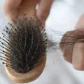 Tips Mengatasi Rambut Rontok yang Bisa Anda Coba