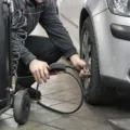 Langkah penting dalam menerapkan cara merawat ban mobil demi keselamatan berkendara di jalan raya