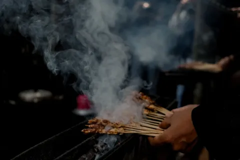 Berbagai macam hidangan wisata kuliner lokal khas Indonesia yang menggugah selera