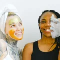 Panduan cara memilih masker wajah yang tepat sesuai kebutuhan kulit