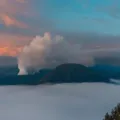 Wisata pegunungan yang menarik di kawasan Batu Malang Jawa Timur dengan pemandangan hijau dan kabut pagi